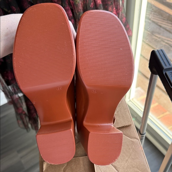 Cider Glossy Tan Mary Jane Heels - Picture 5 of 7